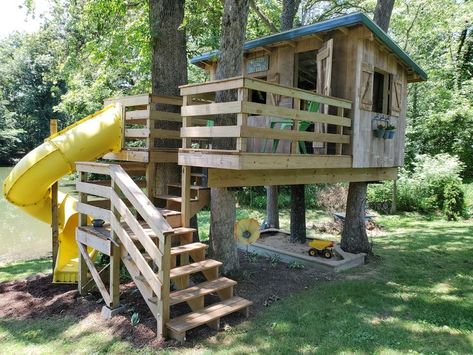 Another one of our amazing customer builds! This is an example of a model for one of our 4 tree treehouses! Not sure if you see a model that works for you on our website? Contact us today, and we can help you map out your dream treehouse! Tree House Playground, Backyard Fort, Building A Treehouse, Play Area Backyard, Backyard Kids Play Area, Tree House Plans, Tree Fort, Tree House Diy, Tree House Kids