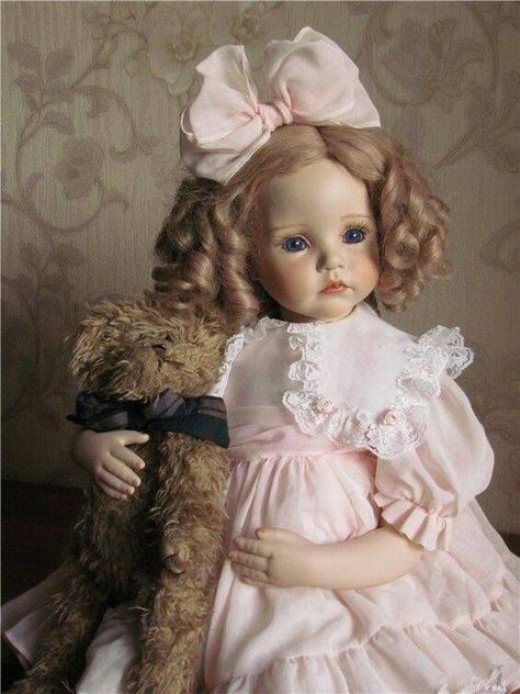 Porcelain Doll Aesthetic, Vintage Porcelain Dolls, Antique Porcelain Dolls, Doll Halloween Costume, Doll Aesthetic, Haunted Dolls, Guys And Dolls, Victorian Dolls, Living Dolls