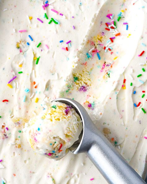 Food Glitter, Birthday Cake Ice Cream, Ice Cream Pictures, Birthday Ice Cream, Artisan Ice Cream, Ice Cream Birthday Cake, Cake Ice Cream, Ice Cream Containers, White Cake Recipe