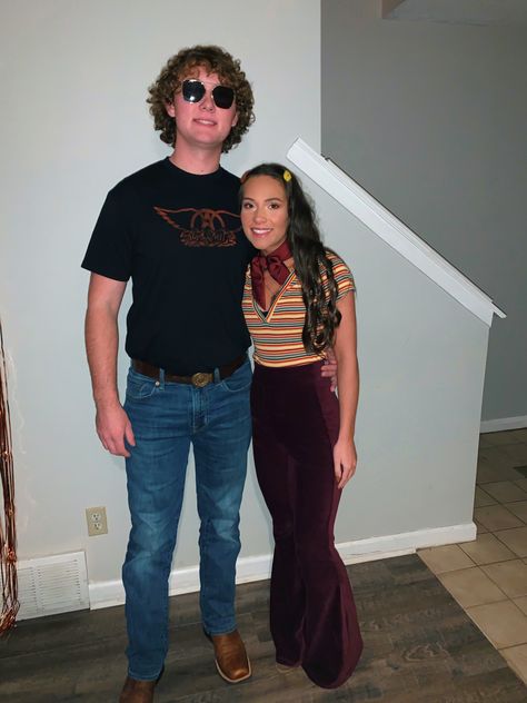 That 70s Show Costume, Kelso And Jackie Costume, Hyde And Jackie Costume, Couples 70s Costumes, Jackie And Kelso Halloween Costume, Kelso And Jackie Costume Halloween, 70s Couple Halloween Costumes, Jackie Burkhart Outfits Halloween, Jackie And Kelso Costume