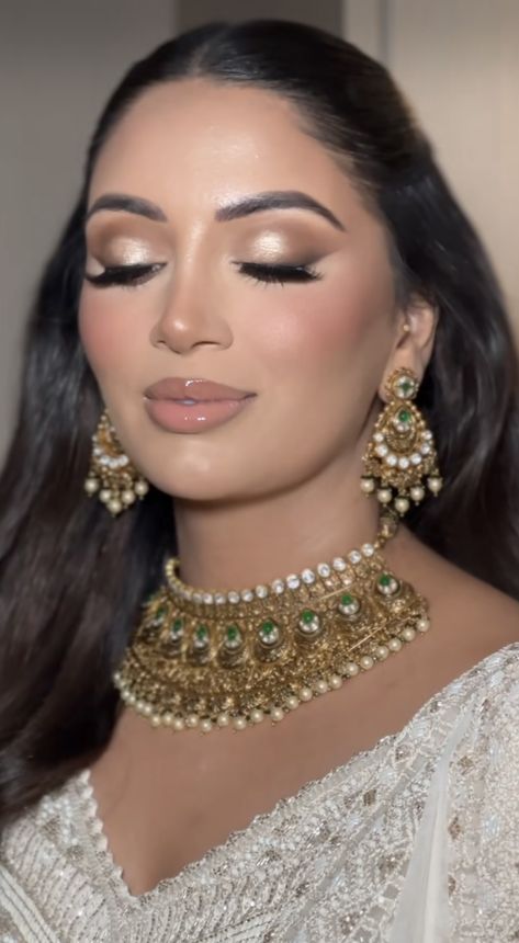 Baraat Makeup Look Pakistani, Makeup With Green Lehenga, Wedding Makeup South Asian, Makeup Look For Wedding Guest Indian, Wedding Guest Makeup Pakistani, Indian Sangeet Makeup Look, Makeup For White Outfit Indian, Desi Wedding Makeup Natural, Natural Makeup For Indian Wedding