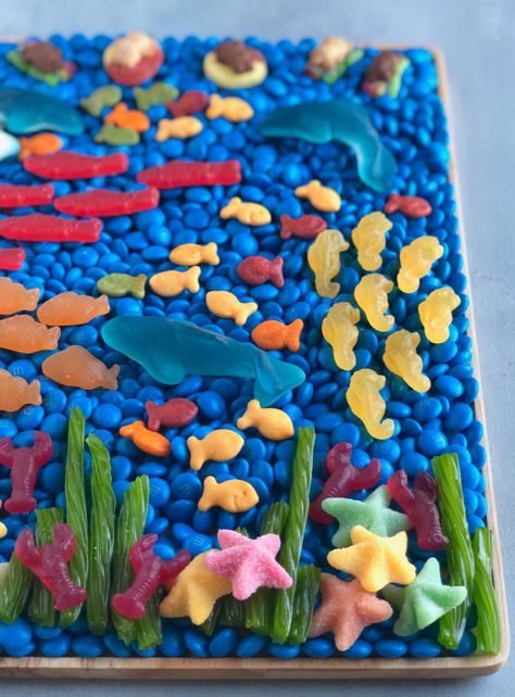 Under The Sea Board, Shark Themed Food, Beach Theme Desserts, Shark Week Party, Ocean Food, Candy Board, Beach Candy, Honey Chocolate, Beach Meals