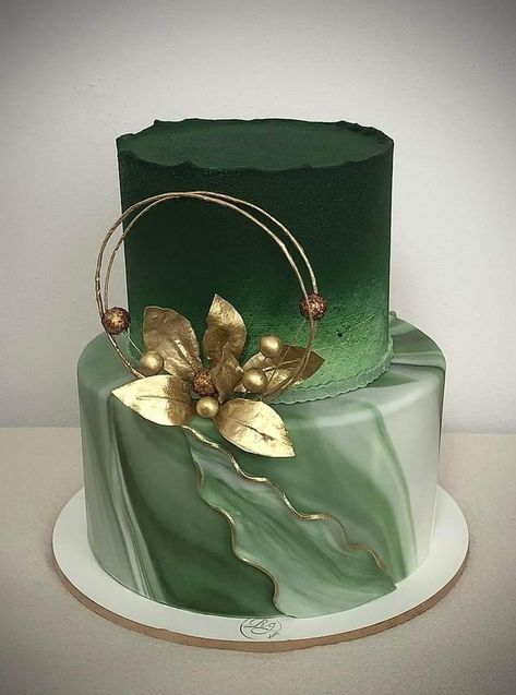 Wedding Cake Forest, Green Birthday Cakes, Birthday Cake For Mom, Cake Boy, Green Wedding Cake, Gold Birthday Cake, Quinceanera Cakes, Christmas Cake Designs, 60th Birthday Cakes