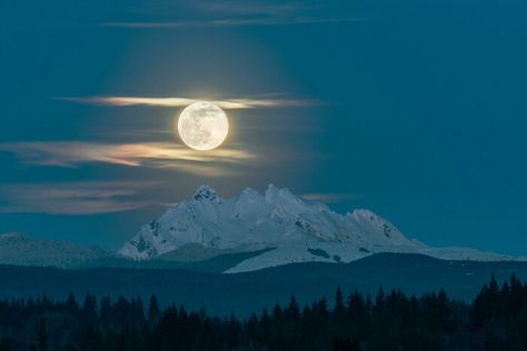 Supermoon Over The Three Fingers, Washington State Moon Landscape Photography, Moon Landscape, Earth Pictures, Landscape Photography Nature, National Photography, Beautiful Places On Earth, Super Moon, Landscape Pictures, Picture Collage