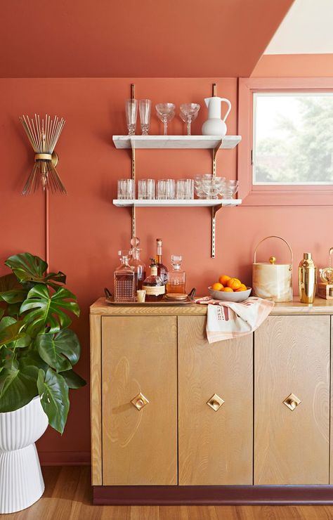 Palm Springs Grandmother Style Puts a Colorful Spin on Coastal Grandmother Bright Kitchen Colors, Modern Colour Palette, Palm Springs Interior, Grandmother Style, Grandmother Aesthetic, Modern Retro Furniture, Orange Color Schemes, Warm Color Schemes, Palm Beach Style