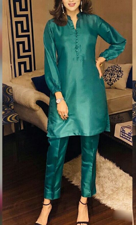 Satin Kurti Designs Latest, Satin Kurti Designs, Fashion For Chubby Ladies, Pakistani Dresses Party Wear, Pakistani Kurti Designs, Style Outfits Summer, Pakistani Dresses Party, Party Wear Casual, Summer Vibes Aesthetic