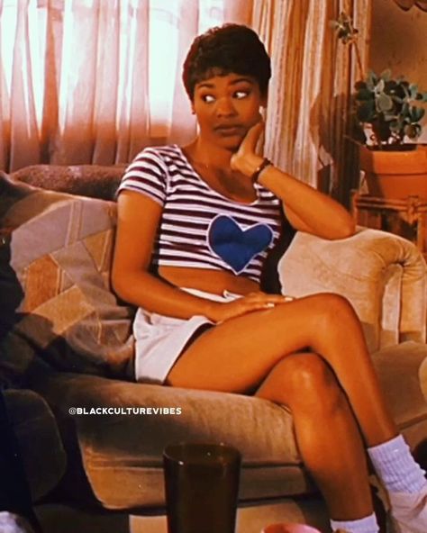 Nia Long Friday, Nia Long 90s Outfits, Nia Long 90s, 90s Fine, Friday Movie, Famous People Celebrities, Nia Long, 90s Shorts, Friday Outfit