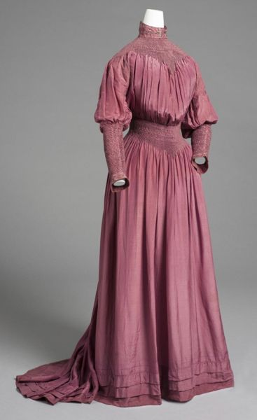 Gaun Abad Pertengahan, Tea Gown, 1900s Fashion, Walking Outfits, Aesthetic Dress, 20th Century Fashion, Edwardian Dress, Philadelphia Museum Of Art, Edwardian Fashion