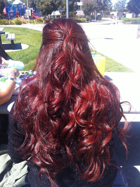 Red Curled Hair, Red Hair On Curly Hair, Dark Red Curly Hair, Big Red Hair, Red Hair Curly, Cordelia Carstairs, Red Hair Girl, The Last Hours, Last Hours