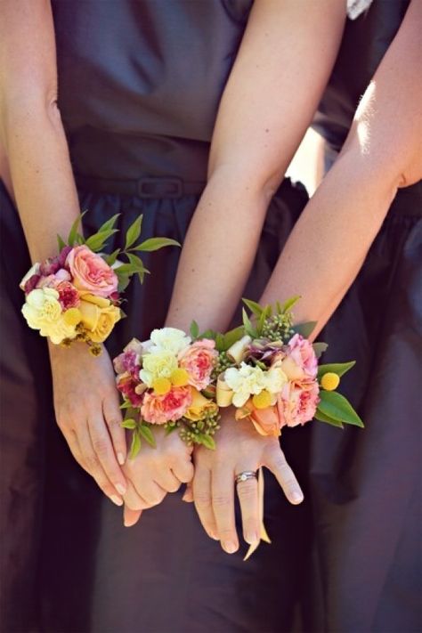 Nice colours Bridesmaid Corsage, Highland Wedding, Corsage And Boutonniere, Boda Mexicana, Corsage Prom, Prom Flowers, Australia Wedding, Flower Corsage, Corsage Wedding