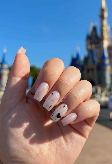 Nail Design Disney, Disney Nails Black, Disney Simple Nails, Chrome Disney Nails, Nude Disney Nails, Pastel Disney Nails, Simple Disney Nails Short, Disney Nails Simple, Classy Disney Nails