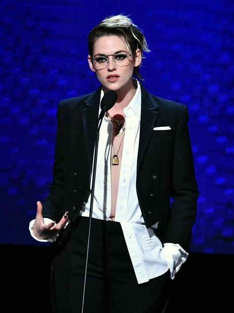 Kristen Stewart Hair, Look Working Girl, Tomboy Stil, Kristin Stewart, Woman In Suit, Kristen Stewart Style, Miranda Cosgrove, Hugh Dancy, Sarah Michelle Gellar