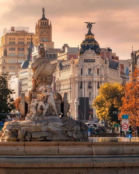 Visit Madrid, Summer Months, Favorite City, Metropolis, South America, Mount Rushmore, Minecraft, Madrid, Russia