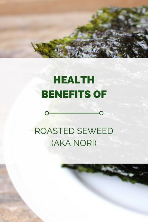 What are the health benefits of roasted seaweed, aka nori? Let's have a closer look at this nutritious Japanese snack with its very unique flavors. Seaweed Snacks Benefits, Seaweed Benefits Health, Seaweed Snack Ideas, Seaweed Benefits, Seaweed Chips, Seaweed Snack, Roasted Seaweed, Sushi Ingredients, Edible Seaweed