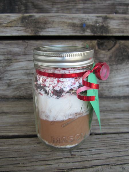 Mason Jar Cocoa Mixes | TheRoomMom Half Pint Mason Jar Ideas, Mason Jar Cocoa, Mason Jar Recipes, Mason Jar Cookie, Mason Jar Cookies Mix, Cookie Mixes, Mason Jar Ideas, Mason Jar Cookies, Jar Recipes