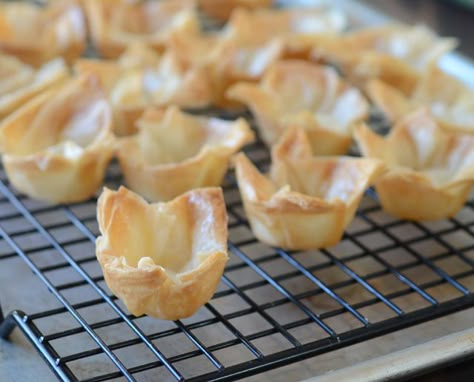 How to make phyllo cups from homemade or premade filo dough. Philo Dough, Phyllo Dough Recipes, Phyllo Recipes, Phyllo Cups, Pastry Shells, Phyllo Dough, Mini Tart, Puff Pastry Recipes, Pastry Recipes