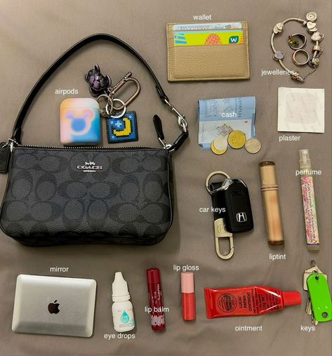 Unfiltered Pictures, Nolita 19, Everyday Bag Essentials, What's In My Purse, What's In My Bag, School Bag Essentials, Backpack Essentials, Travel Bag Essentials, Inside My Bag