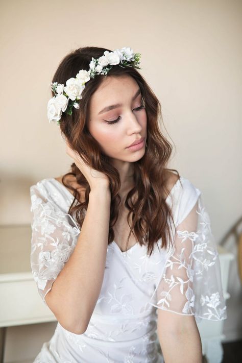 Bride Flower Crown, Flower Crown White, Crown For Bride, Bridesmaid Crown, Flower Crown Bridesmaid, White Flower Crown, Wedding Flower Crown, Floral Hair Pins, Wedding Hairstyles Bride