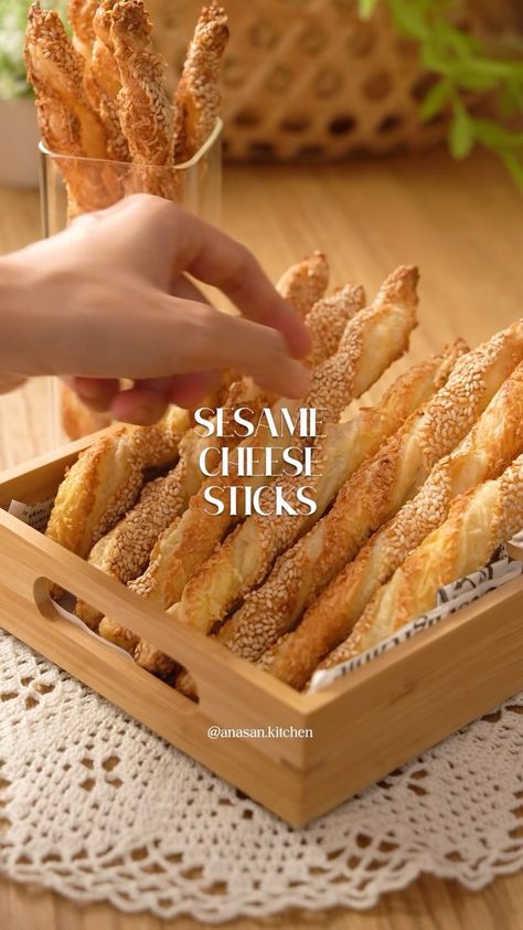 Anasan Kitchen | Easy simple fast snack [Recipe 🔽] Sesame Cheese Sticks 🧀🥐 Thinking about making a quick & easy snack that everyone will love? Try this... | Instagram Fast Snack Recipes, Puff Pastry Snacks, Easy Puff Pastry Recipe, Fast Snack, Easy Puff Pastry, Bread Sticks, Food Receipt, Catering Ideas Food, Appetizers Easy Finger Food