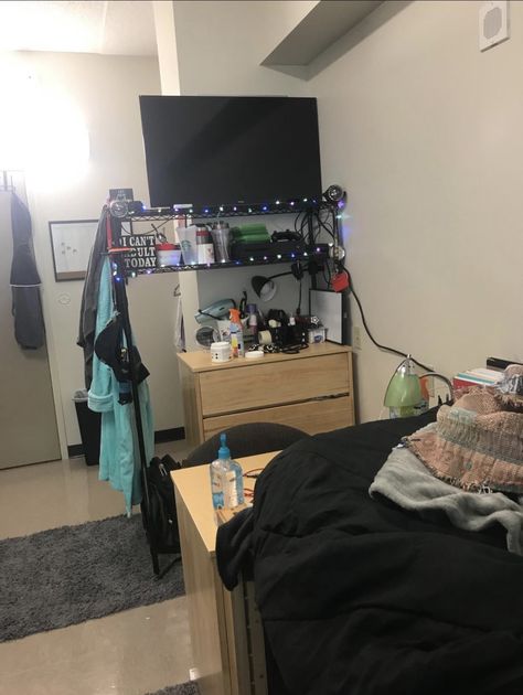 Dorm Room Tv Ideas Layout, Dorm Room Set Up With Tv, College Tv Stand Dorm Room, Dorm Room With Tv, Tv In Dorm Room, Dorm Tv Set Up, Tv In Dorm, Dorm Room Furniture Arrangement, Dorm Tv