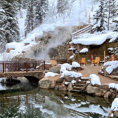 🌲 Tucked away in the midst of a snow-blanketed forest, Strawberry Park Hot Springs is an oasis of tranquility in Steamboat Springs, Colorado. The enchanting allure of these natural hot springs beckons with open arms, inviting you to immerse yourself in relaxation and embrace a winter wonderland like no other. Hot Springs Aesthetic Winter, Winter Hot Springs, Hot Springs Winter, Leadership Vision Board, Colorado Aesthetic, Surreal Dream, Leadership Vision, Winter Park Colorado, Natural Hot Springs