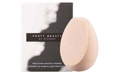 15 Best Makeup Sponges And Blenders Best Beauty Blender, Best Makeup Sponge, Fenty Makeup, Makeup Fenty Beauty, Spring Makeup Trends, Fenty Beauty Makeup, Makeup Blender Sponge, Beauty Blenders, Makeup Blender