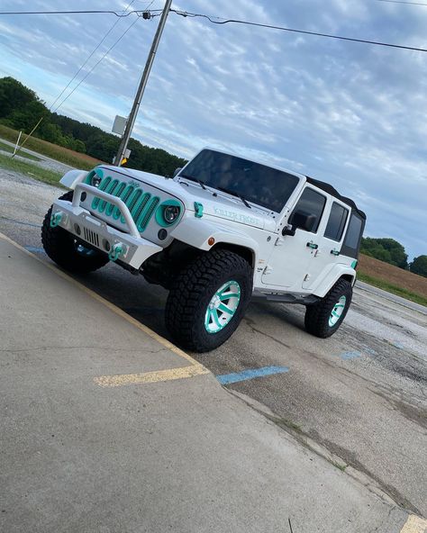 White Sahara Jeep Wrangler unlimted JK with teal/mint accents. Her name is Killer Frost Jeep Wrangler Color Ideas, White Jeep Wrangler Accessories, White And Teal Jeep Wrangler, White Jeep Wrangler With Teal Accents, Turquoise Jeep Wrangler, White Jeep Wrangler With Blue Accents, Cute Jeeps, White And Blue Jeep Wrangler, White Rubicon Jeep