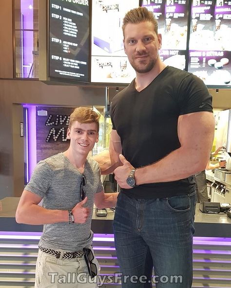 The Dutch Giant Perception Of Reality, Giant People, Hunks Men, Tall People, Men Kissing, Big Muscles, Muscular Men, Now And Then, See The World