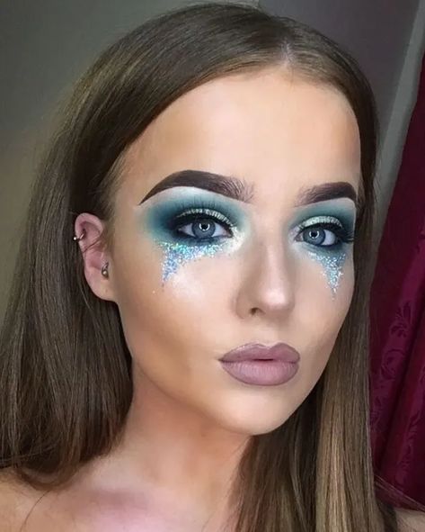 Ice Costume Makeup, Statue Of Liberty Makeup, Ice Queen Makeup Halloween, Make Up Karnaval, Ice Makeup Looks, Fantasy Makeup Looks, Ice Costume, Ice Makeup, Ice Queen Costume