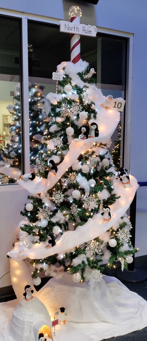 Penguin Slide Christmas Tree, Penguins Christmas Tree, Penguin Christmas Trees, Penguin Christmas Tree Ideas, Christmas Tree Angel Theme, Snowman Themed Christmas Tree Ideas, Polar Bear Themed Christmas Tree, Penguin Themed Christmas Tree, Christmas Tree Ideas Snowman