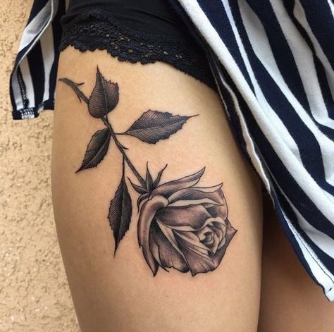 Front Thigh Tattoos, Small Thigh Tattoos, Rose Tattoo Thigh, Girl Thigh Tattoos, Tattoo Thigh, Thigh Tattoo Designs, Best Tattoos For Women, Tattoo Collection, Thigh Tattoos