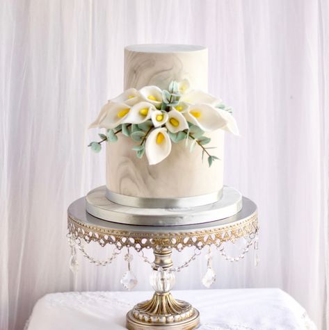 Grey marble2 tier wedding cake with Cala lilies and eucalyptus leaves #sugarflowers #weddingcakeinspo #marbleweddingcakes Lily Wedding Cake, Calla Lily Wedding Cake, Calla Lily Cake, Wedding Entrees, Cala Lilies, 2 Tier Wedding Cakes, Lily Cake, Very Small Wedding, Fondant Flower Tutorial