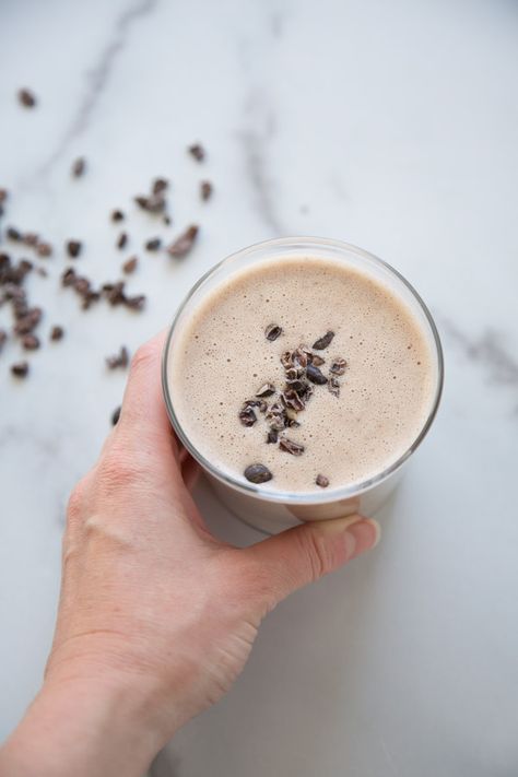 Cacao Nibs Smoothie, Dairy Free Milkshake, Peanut Butter Banana Smoothie, Banana Smoothie Recipe, Cocoa Recipes, Eat Pretty, Cocoa Nibs, Healthy Peanut Butter, Breakfast Drink