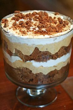 Gluten Free Gingerbread Cake, Gingerbread Trifle, Trifle Bowl Recipes, Pumpkin Trifle, Trifle Recipes, Pumpkin Gingerbread, Favorite Holiday Desserts, Mousse Cakes, Layered Dessert