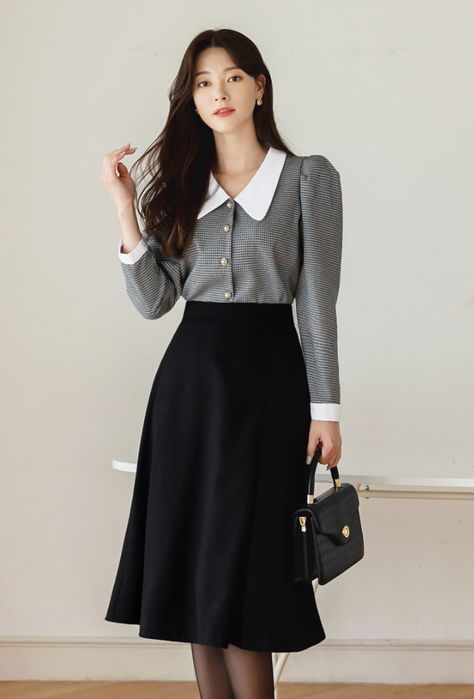 Job Outfits, Office Clothing, Government Job, Style Moodboard, Best Winter Outfits, Pencil Skirt Outfits, Women Outfits, Midi Skirts, Feminine Outfit