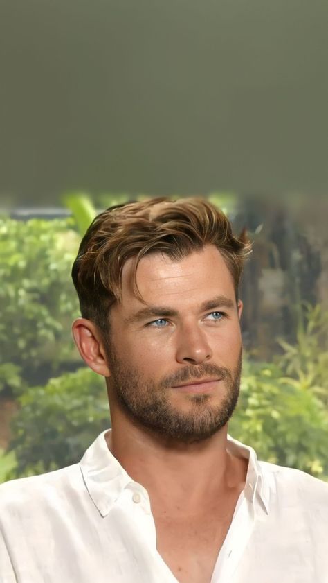 Chris Hemsworth Beard Style, Chris Hemsworth Haircut, Thor Hair, Chris Hemsworth Wallpaper, Chris Hemsworth Beard, Mens Beard Styles Short, Chris Hemsworth Hair, Chris Hemsworth Shirtless, Hemsworth Brothers