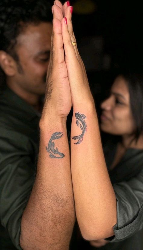 Tattoo Art, Tattoo desing Cute Minimal Couple Tattoo, Matching Tattoo Boyfriend Girlfriend, Matching Boyfriend Tattoos, Matching Tattoo With Boyfriend, Matching Tattoos Boyfriend Girlfriend, Minimal Couple Tattoo, Boyfriend Tattoo Ideas, Tattoo Ideas Unique Meaningful, Relationship Tattoo