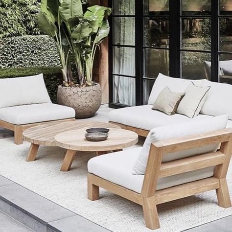 Lounge Patio Furniture, Coastal Balcony Ideas, Outdoor Seating Design, Patio Furniture Design, Out Door Furniture, Diy Outdoor Chair, Outside Patio Furniture, Outdoor Lounge Sofa, Kursi Outdoor