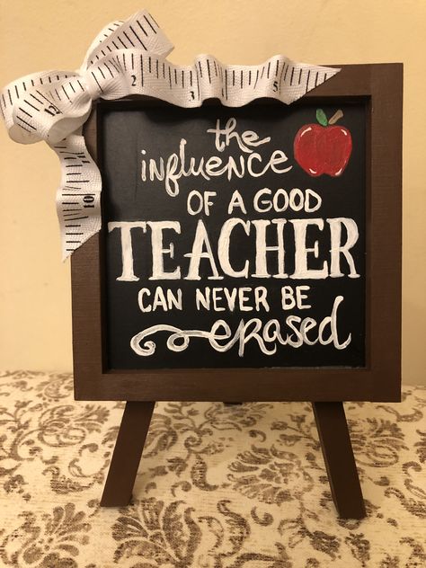 Black Board Decoration Ideas For Teacher Day, Mini Chalkboard Ideas, Teacher Canvas, Message For Teacher, Chalk Holder, Mini Chalkboards, Teacher Craft, Teachers Diy, Diy Holder