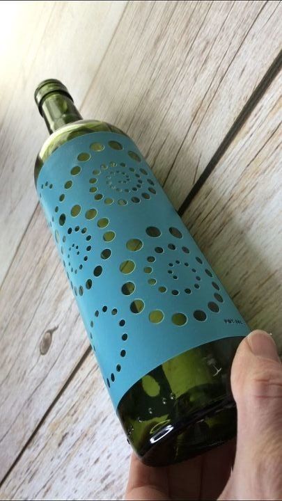 Etching Diy, Glass Etching Projects, Etching Cream, Wine Bottle Wind Chimes, Recycled Wine Bottle, Wine Bottle Diy, Glass Bottle Crafts, Diy Recycle, Wine Bottle Crafts