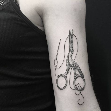 Nickas Serpentarius on Instagram: “Little stork scissors for @madeleine_seys . Thanks for the interesting chats ✂️✂️✂️ Done @wolfandwrentattoo . . . #nickasserpentarius…” Sissor Tattoo, Tattoo Scissors, Tattoo Lavender, Scissor Tattoo, Stork Scissors, Sewing Tattoos, Grandma Tattoos, Tattoo Over Scar, Flower Scissors