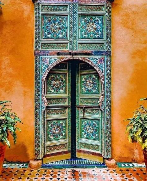 Moroccan Art Painting, Moroccan Doors, Moroccan Door, Visit Marrakech, Marrakech Travel, Set Design Theatre, Moroccan Art, Unique Doors, Beautiful Doors