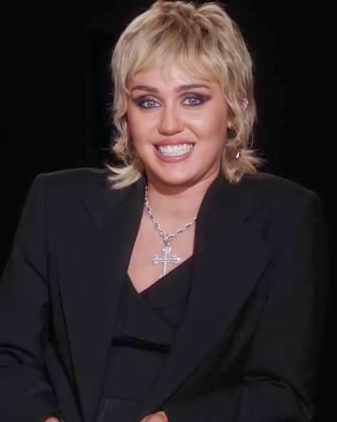 Miley Cyrus Miley Cyrus Mullet, Unique Haircuts, Shaggy Haircut, Miley Cyrus Hair, Miley Cyrus Photoshoot, Women Curly Hair, Haircut Inspo, Monochrome Makeup Look, Hair Mullet