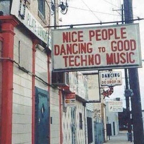 nice people dancing Country Rap, Music Sign, Vinyl Collection, Nice People, Music Do, People Dancing, Caption This, Techno Music, In Your Face