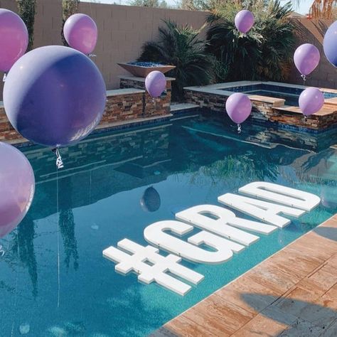 Floating Balloons In Pool Party Ideas, Decorating A Pool For A Party, Pool Decorating Ideas For Party Night, Pool Float Decorations Party Ideas, Graduation Swim Party Ideas, How To Decorate A Pool For A Party, Pool Decor Party, Floating Decorations For Pool, Ballons In Pool Ideas