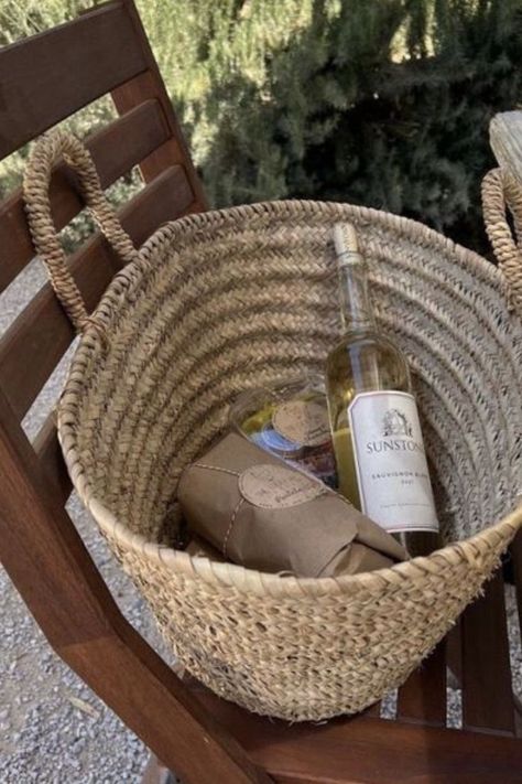 Farmers Market Bags and Baskets Summer Aesthetic Vibes, Market Basket Bag, Treat Myself, Market Basket, Farmers Market Bag, The Farmer, Model Inspo, Buy Local, Market Baskets