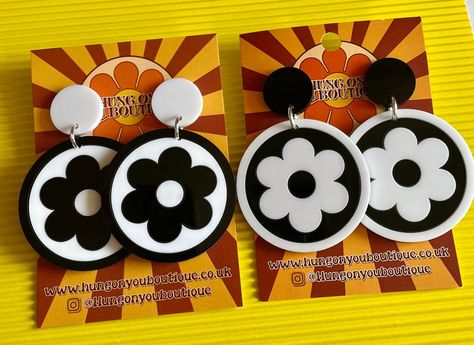 60s MOD FLOWER EARRINGS 'bazaar' Retro Earrings Vintage Inspired Mid Century Style Black and White - Etsy Quilling For Beginners, 60s Fashion Dresses, Paper Quilling For Beginners, Retro Earrings, Mary Quant, Retro Earring, 60s Mod, Laser Cut Acrylic, 60s Fashion