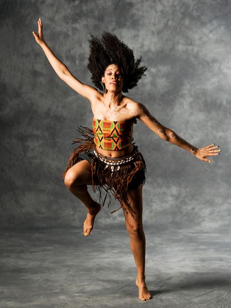 Lua Shayenne. Pic by Levent Erutku #AfricanDance #AfroDance4life African Dance Photography, Afro Dance Aesthetic, Nigerian Dance, Tap Dance Outfits, Dance Shoot, Afro Dance, Dance Workshop, African Dance, Fire Burning