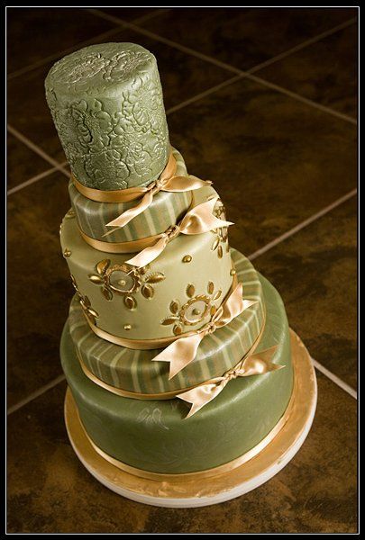 Sage Green Cakes, Autumn Cakes, Unbelievable Cakes, Henna Cake, Cake Styles, Champagne Cake, Quinceanera Cakes, Faux Food, Green Cake