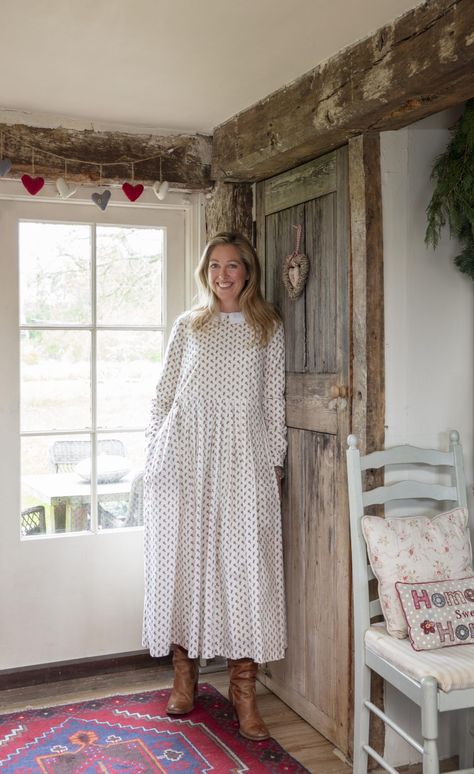 My English Country Cottage at Christmas – My English Country Cottage Cottage Interiors Bedroom, Old English Cottage Interiors, English Country Cottage Interiors, English Cottage Kitchens, Country Cottage Bedroom, Old English Cottage, Christmas Magazine, English Cottage Interiors, English Country Cottages